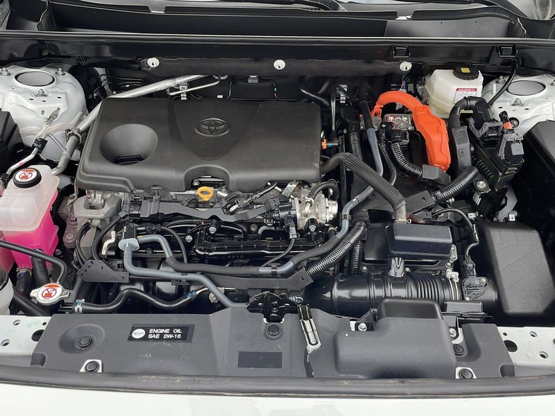 Toyota RAV4 Vehicle Full-screen Gallery Image 28