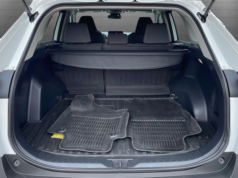 Toyota RAV4 Vehicle Full-screen Gallery Image 29