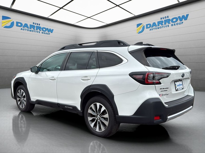Subaru Outback Vehicle Full-screen Gallery Image 3