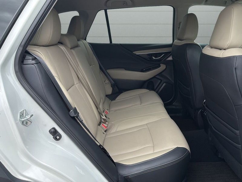 Subaru Outback Vehicle Full-screen Gallery Image 14