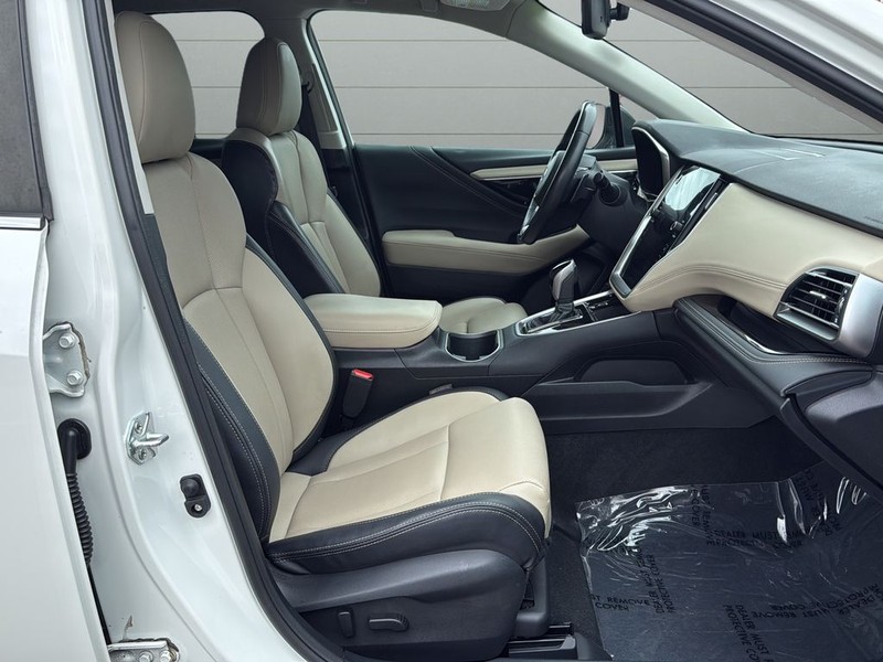Subaru Outback Vehicle Full-screen Gallery Image 15