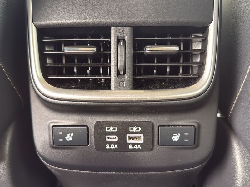 Subaru Outback Vehicle Full-screen Gallery Image 17