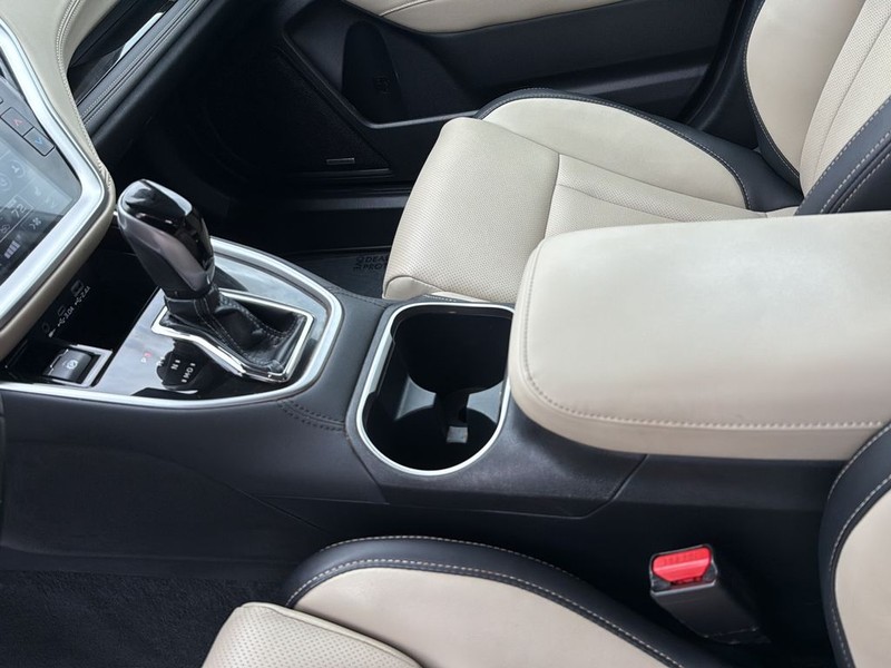 Subaru Outback Vehicle Full-screen Gallery Image 19