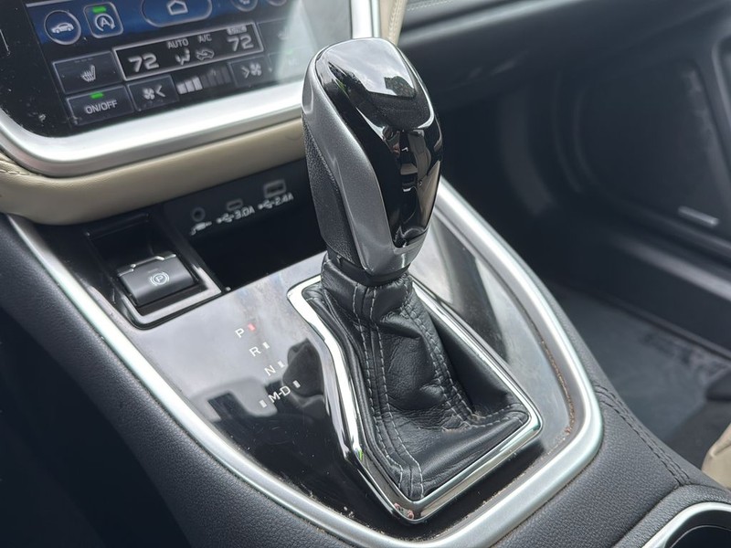 Subaru Outback Vehicle Full-screen Gallery Image 24