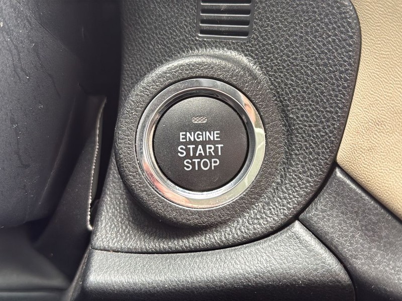 Subaru Outback Vehicle Full-screen Gallery Image 25