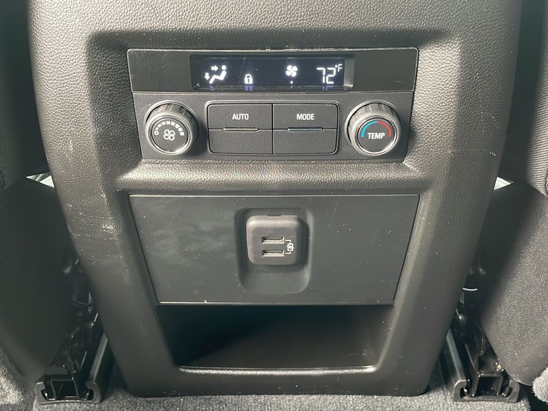 Chevrolet Traverse Vehicle Full-screen Gallery Image 17