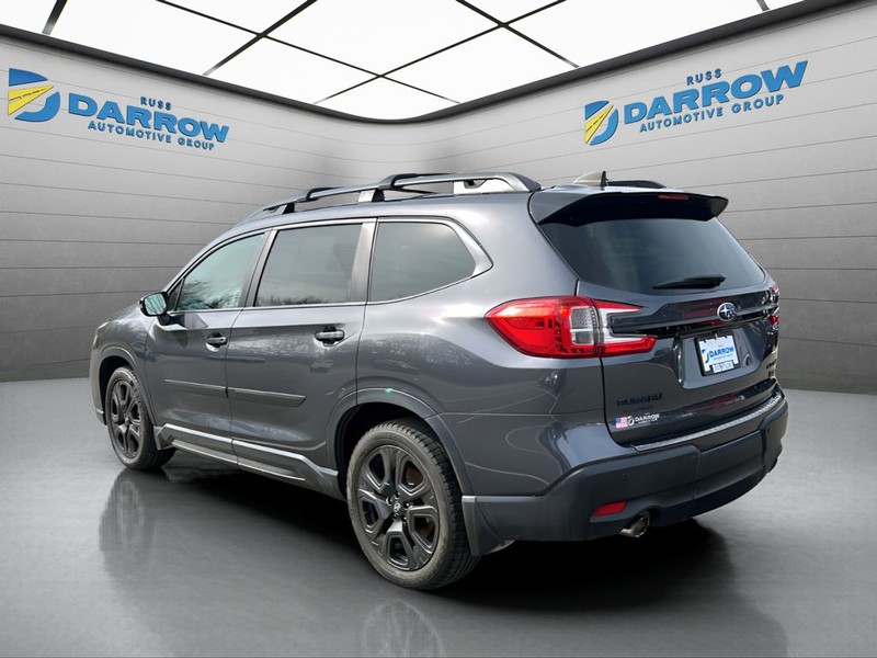 Subaru Ascent Vehicle Full-screen Gallery Image 3