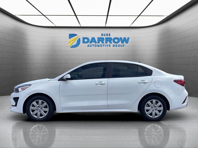 Kia Rio Vehicle Full-screen Gallery Image 2