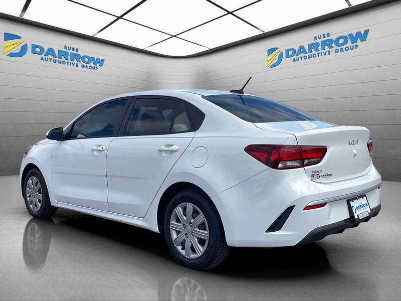 Kia Rio Vehicle Full-screen Gallery Image 3