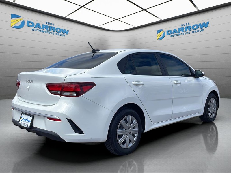 Kia Rio Vehicle Full-screen Gallery Image 5