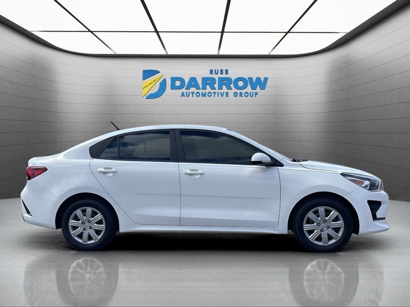 Kia Rio Vehicle Full-screen Gallery Image 6