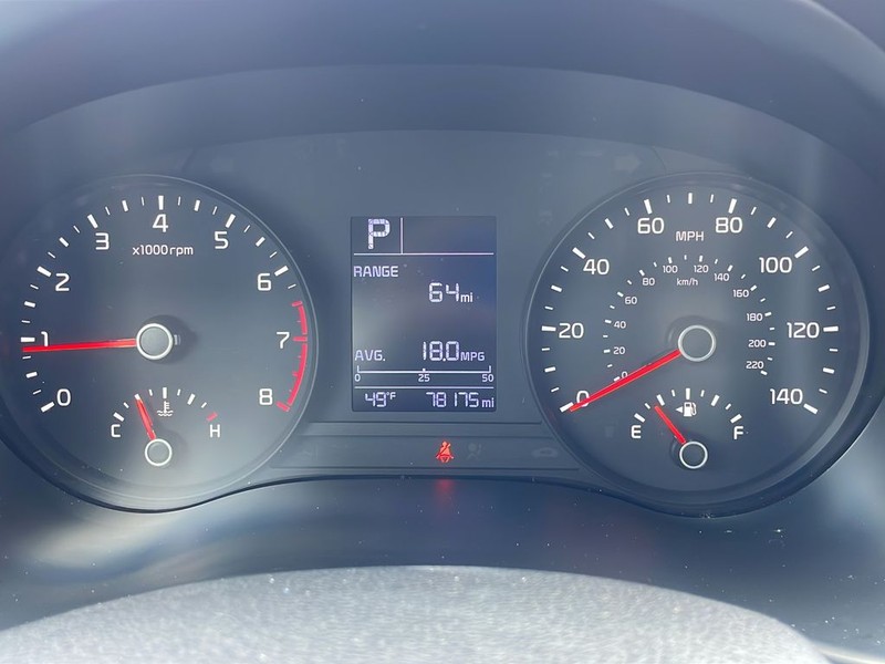 Kia Rio Vehicle Full-screen Gallery Image 13