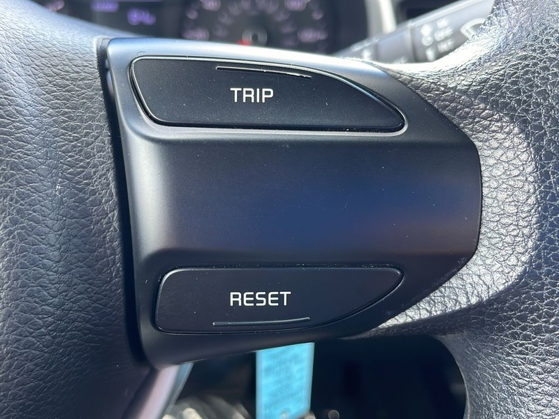 Kia Rio Vehicle Full-screen Gallery Image 17
