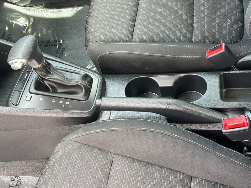 Kia Rio Vehicle Full-screen Gallery Image 18