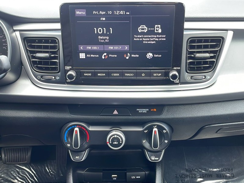 Kia Rio Vehicle Full-screen Gallery Image 19