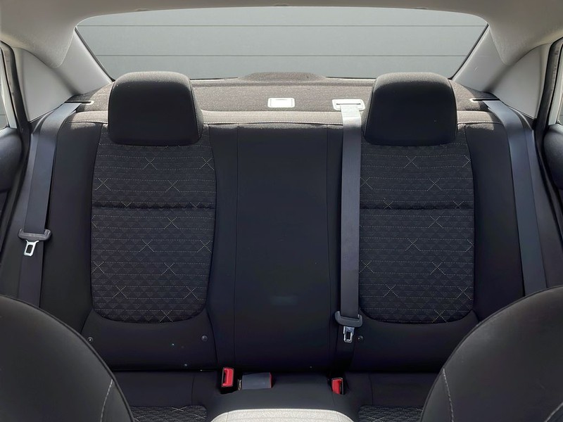 Kia Rio Vehicle Full-screen Gallery Image 24