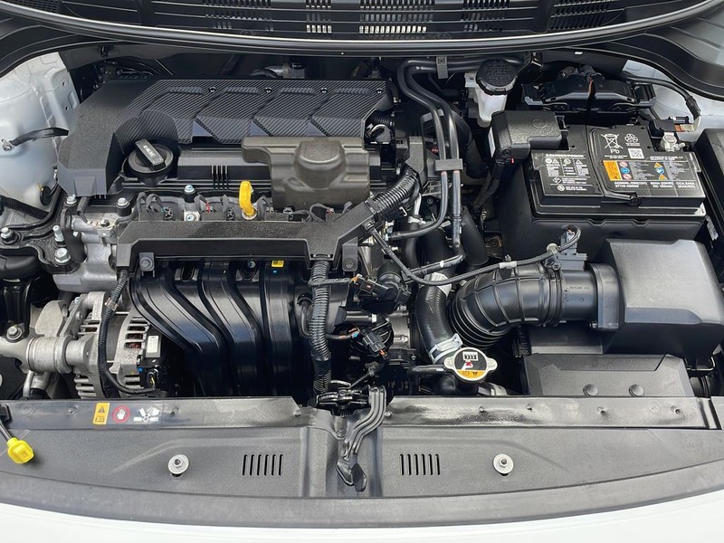 Kia Rio Vehicle Full-screen Gallery Image 25