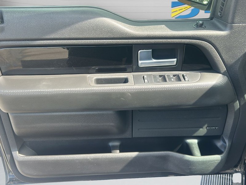 Ford F-150 Vehicle Full-screen Gallery Image 9