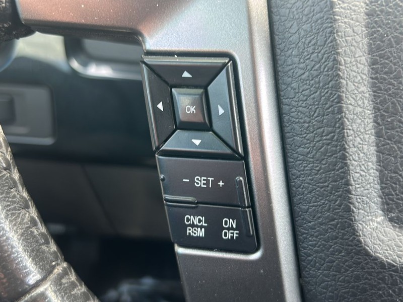 Ford F-150 Vehicle Full-screen Gallery Image 17