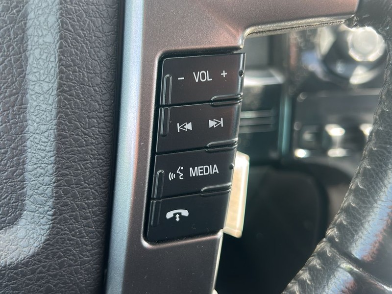 Ford F-150 Vehicle Full-screen Gallery Image 18