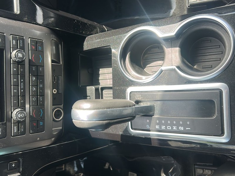 Ford F-150 Vehicle Full-screen Gallery Image 21
