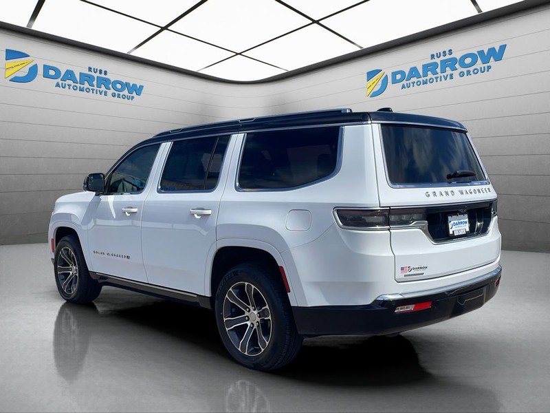 Jeep Grand Wagoneer Vehicle Full-screen Gallery Image 3
