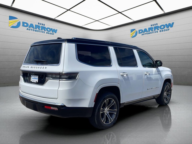 Jeep Grand Wagoneer Vehicle Full-screen Gallery Image 5
