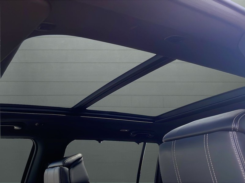 Jeep Grand Wagoneer Vehicle Full-screen Gallery Image 16
