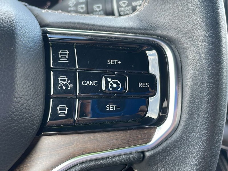 Jeep Grand Wagoneer Vehicle Full-screen Gallery Image 19