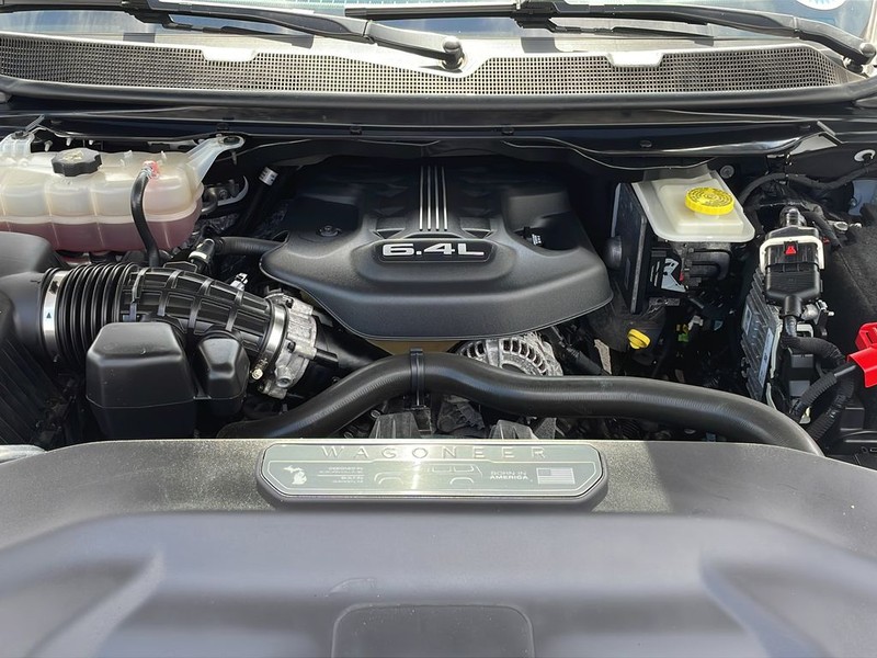 Jeep Grand Wagoneer Vehicle Full-screen Gallery Image 28