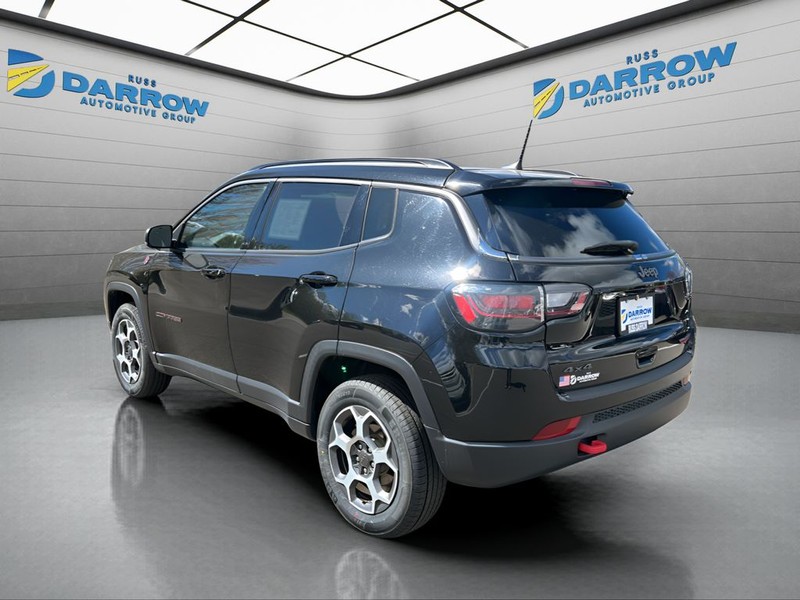Jeep Compass Vehicle Full-screen Gallery Image 3