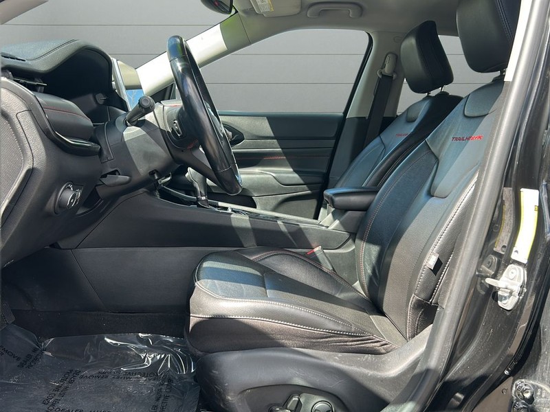 Jeep Compass Vehicle Full-screen Gallery Image 10