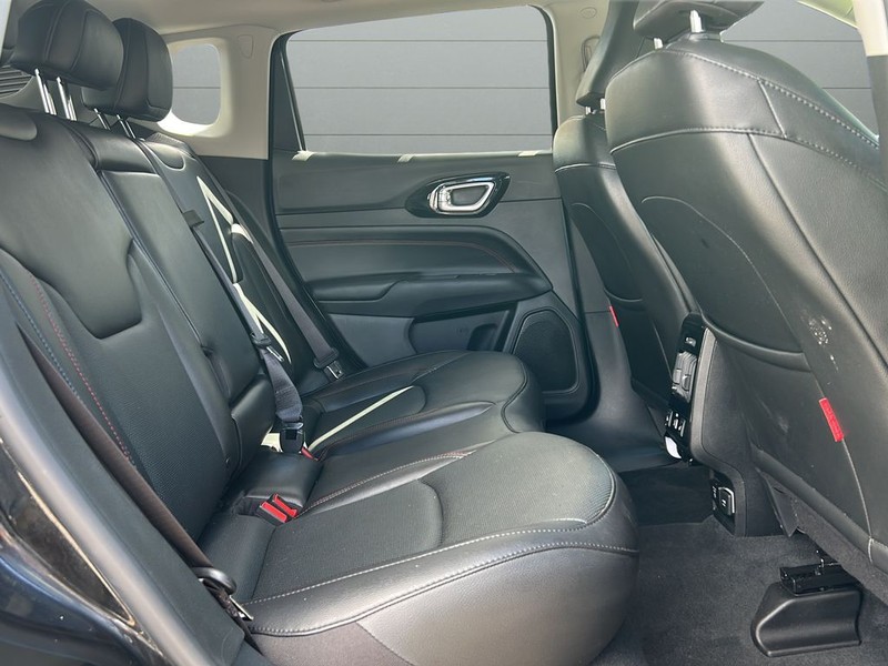 Jeep Compass Vehicle Full-screen Gallery Image 13