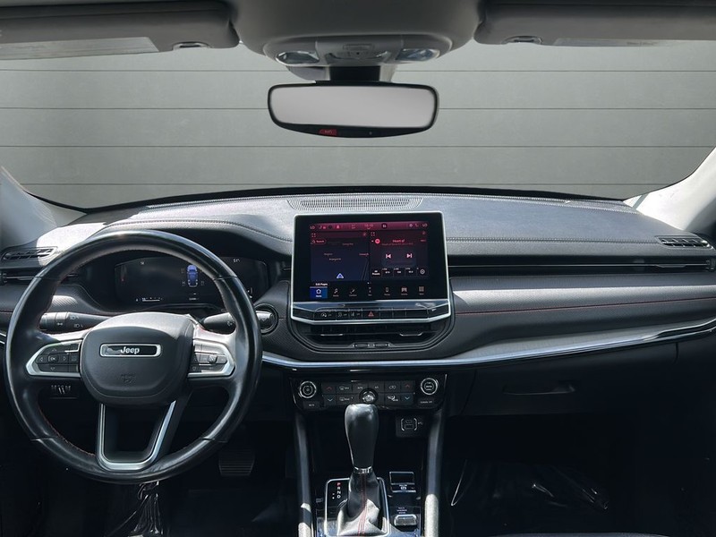 Jeep Compass Vehicle Full-screen Gallery Image 15