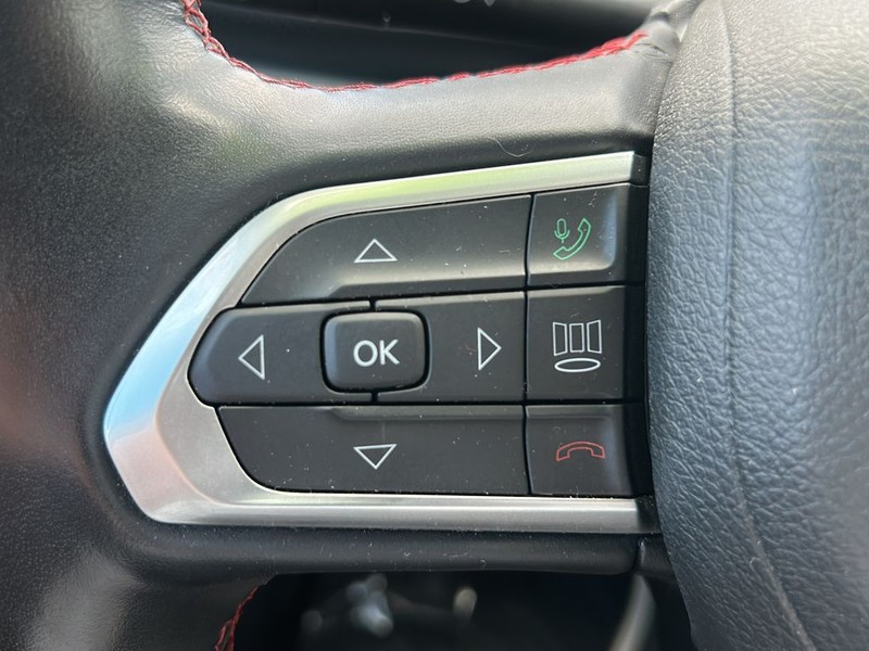 Jeep Compass Vehicle Full-screen Gallery Image 16