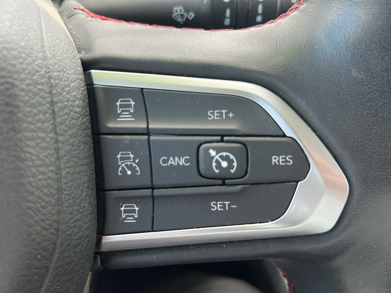 Jeep Compass Vehicle Full-screen Gallery Image 17