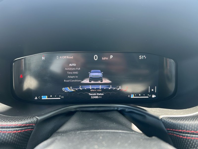Jeep Compass Vehicle Full-screen Gallery Image 18