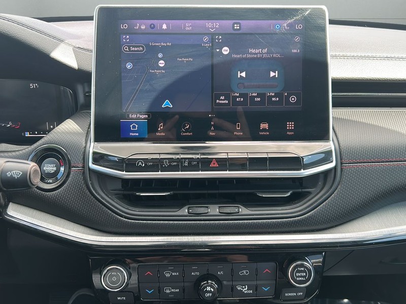 Jeep Compass Vehicle Full-screen Gallery Image 19