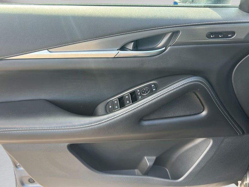 INFINITI QX60 Vehicle Full-screen Gallery Image 9