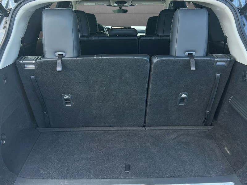 INFINITI QX60 Vehicle Full-screen Gallery Image 12