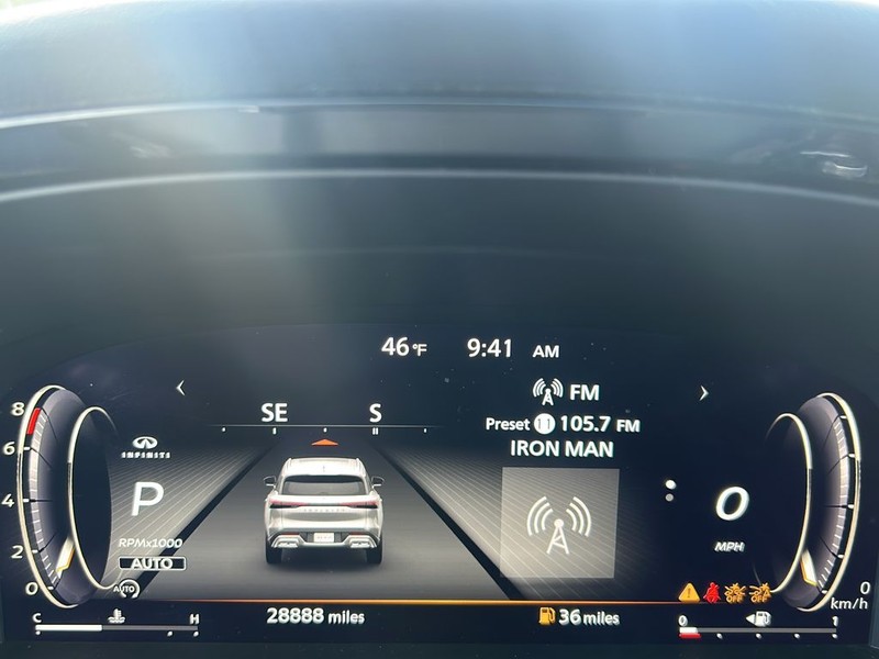 INFINITI QX60 Vehicle Full-screen Gallery Image 18
