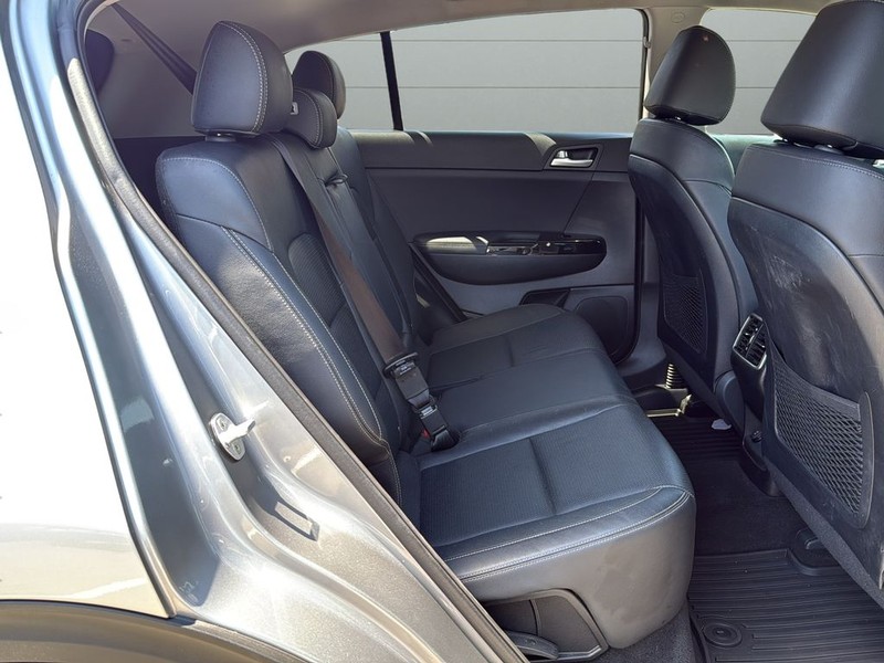 Kia Sportage Vehicle Full-screen Gallery Image 14