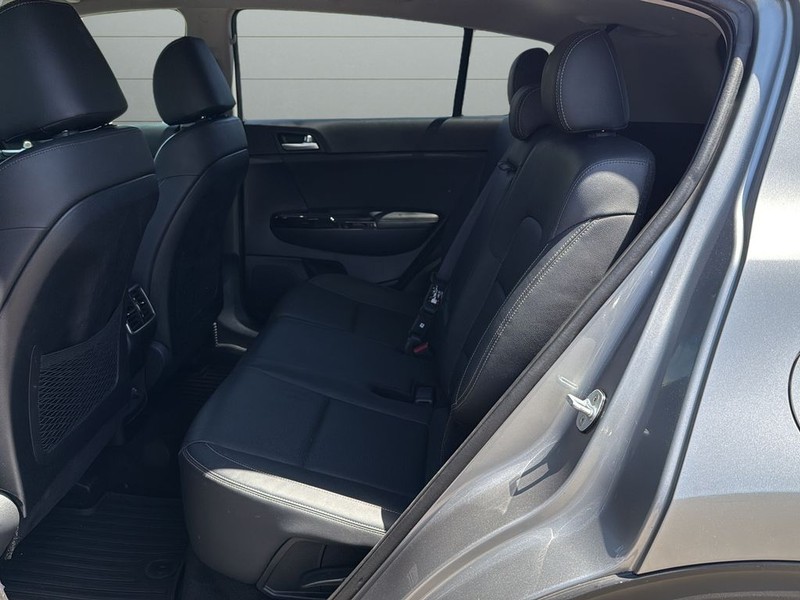 Kia Sportage Vehicle Full-screen Gallery Image 17