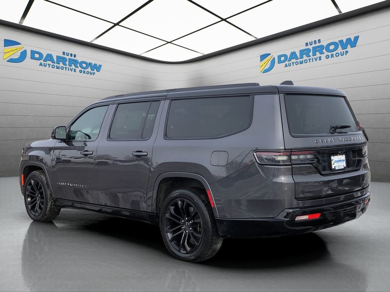 Jeep Grand Wagoneer L Vehicle Full-screen Gallery Image 3