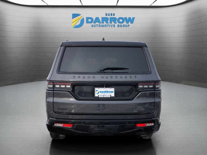 Jeep Grand Wagoneer L Vehicle Full-screen Gallery Image 4