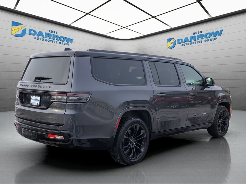 Jeep Grand Wagoneer L Vehicle Full-screen Gallery Image 5
