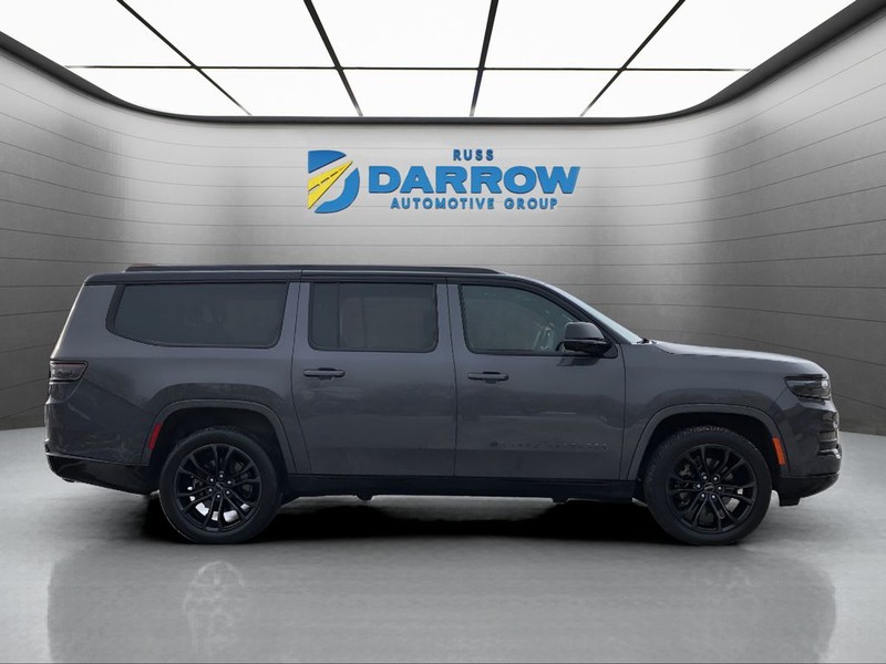 Jeep Grand Wagoneer L Vehicle Full-screen Gallery Image 6