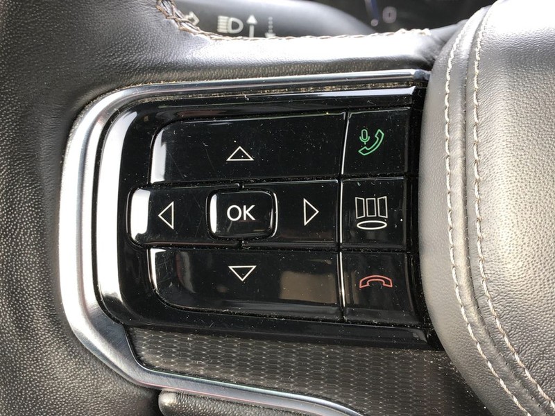 Jeep Grand Wagoneer L Vehicle Full-screen Gallery Image 9