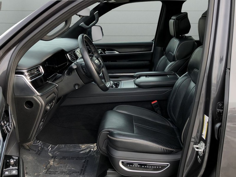 Jeep Grand Wagoneer L Vehicle Full-screen Gallery Image 10