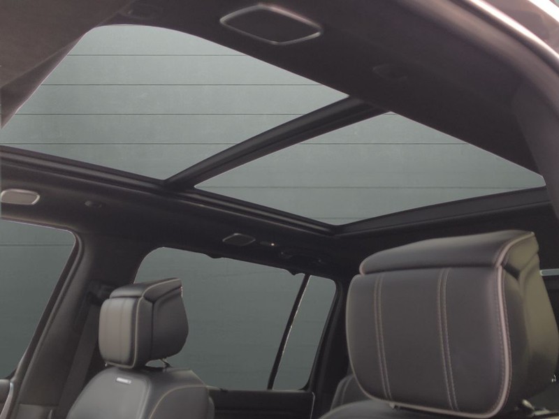 Jeep Grand Wagoneer L Vehicle Full-screen Gallery Image 16